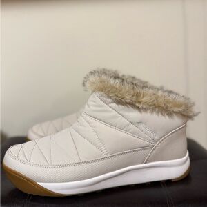 Columbia Women's Tan and Cream Winter Boots 12